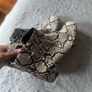 Snake like ankle boots | Beige and brown faux leather ankle boots